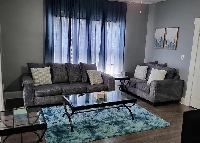 2 Bedroom Apartment With King Suite In Columbus, Privacy Of The Whole House