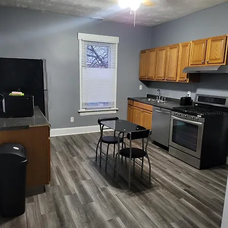 2 Bedroom Apartment With King Suite In Columbus, Privacy Of The Whole House Exterior photo