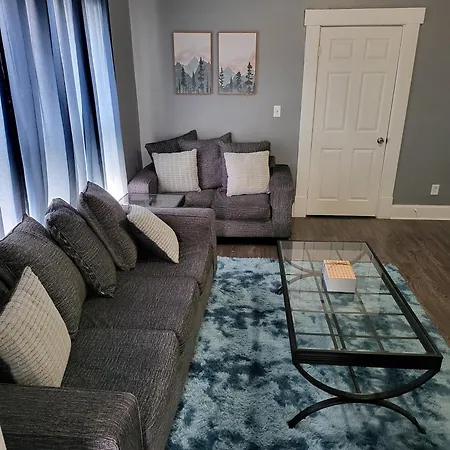 2 Bedroom Apartment With King Suite In Columbus, Privacy Of The Whole House Exterior photo