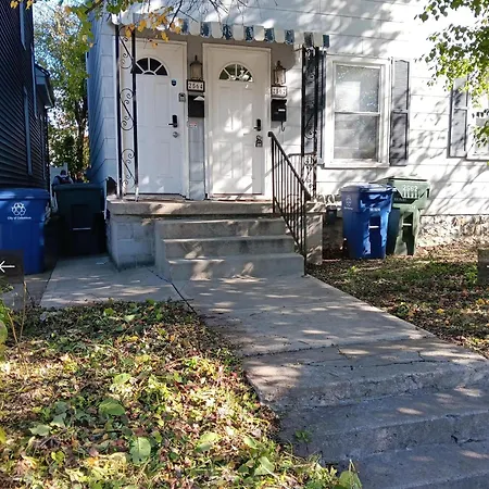 2 Bedroom Apartment With King Suite In Columbus, Privacy Of The Whole House Exterior photo